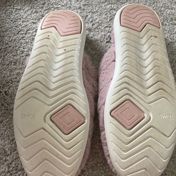 Pink Toms slippers - Picture 3 of 4